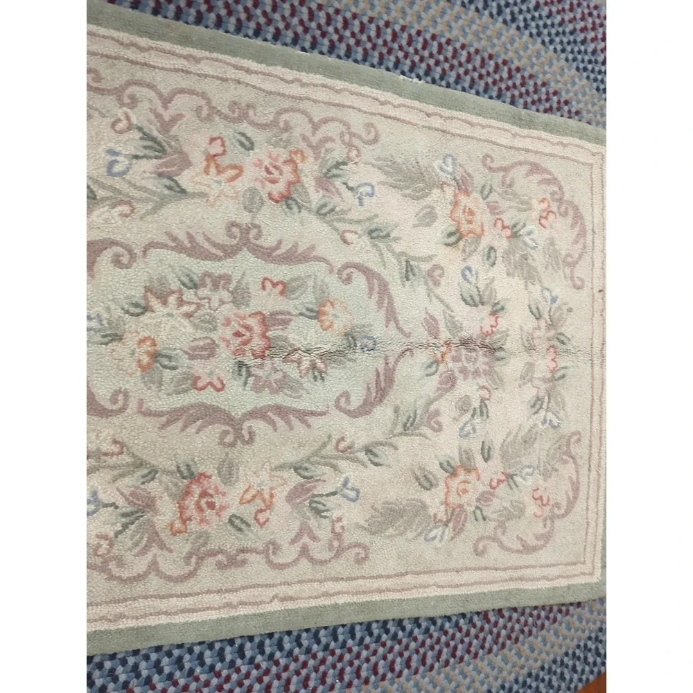 Vintage Hooked Rug, Good Condition, Pretty Floral Design 35
